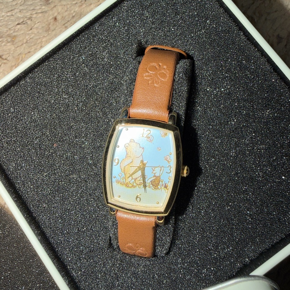 Vintage Winnie the Pooh Watch - Picture 3 of 5